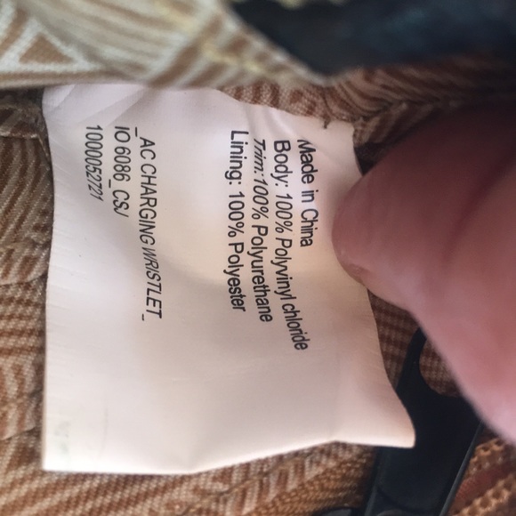 SakRoots wristlet purse with battery pack - Picture 7 of 7